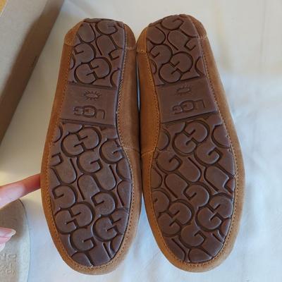 Three Pairs Size 9 Uggs w/ Care Kit (LR-BBL)