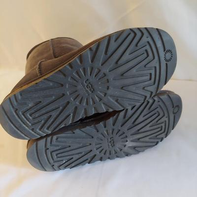 Three Pairs Size 9 Uggs w/ Care Kit (LR-BBL)