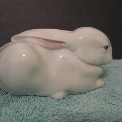 Lladro Porcelain Rabbit Figurine
