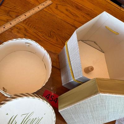 2 hat boxes
