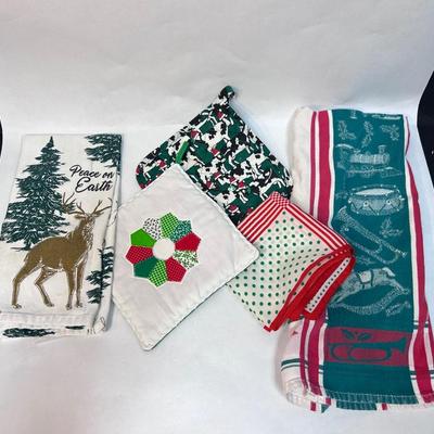 Mixed Linen Lot Red and Green Christmas Holiday Themes