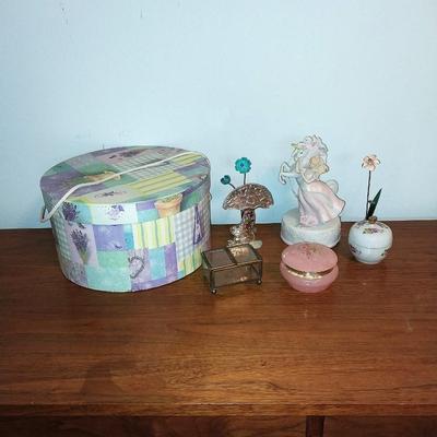 MUSIC AND TRINKET BOXES