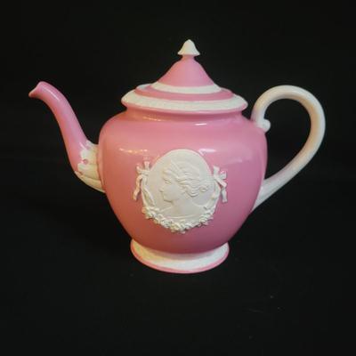 Wedgwood Teacups and Mustershutz Tea Set (K-DW)