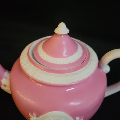 Wedgwood Teacups and Mustershutz Tea Set (K-DW)