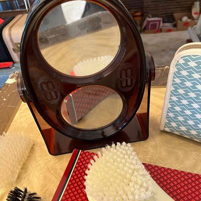 Lot of personal grooming supplies