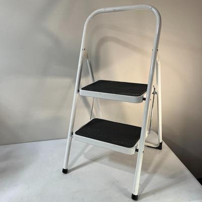 TRICAM 2-STEP FOLDING STEP STOOL