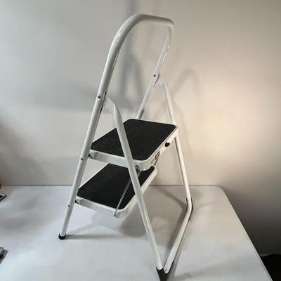 TRICAM 2-STEP FOLDING STEP STOOL