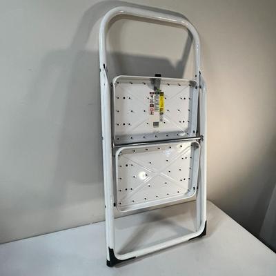 TRICAM 2-STEP FOLDING STEP STOOL