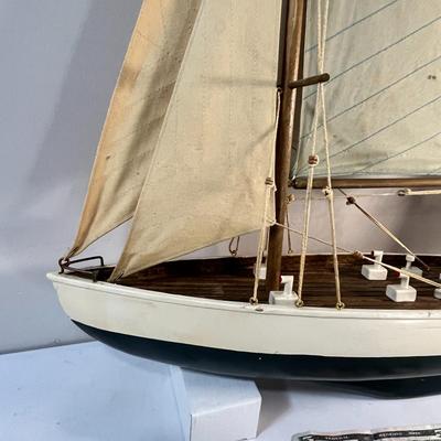 WOODEN MODEL CUTTER SAILBOAT