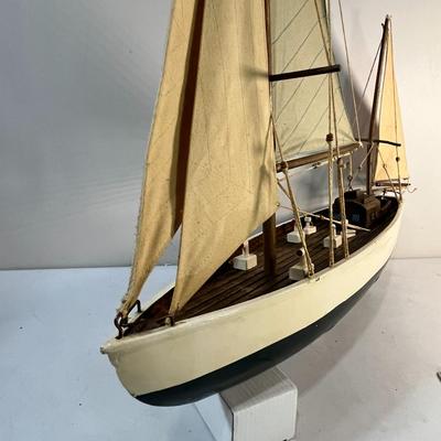 WOODEN MODEL CUTTER SAILBOAT