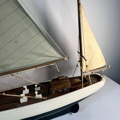 WOODEN MODEL CUTTER SAILBOAT