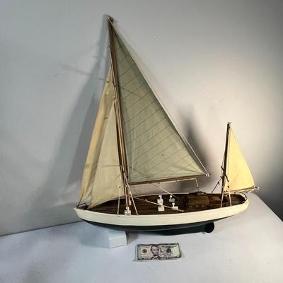 WOODEN MODEL CUTTER SAILBOAT