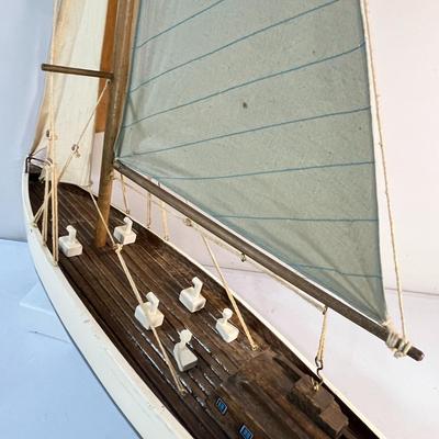 WOODEN MODEL CUTTER SAILBOAT