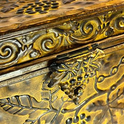 OLD WORLD STYLE BOMBAY SHAPED METAL CHEST