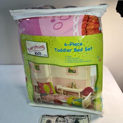 TODDLER BEDDING SET: BEDSPREAD, TOP & BOTTOM SHEET, PILLOWCASE- NEW IN PKG.