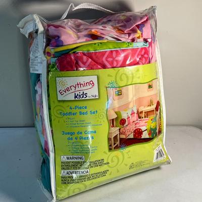 TODDLER BEDDING SET: BEDSPREAD, TOP & BOTTOM SHEET, PILLOWCASE- NEW IN PKG.