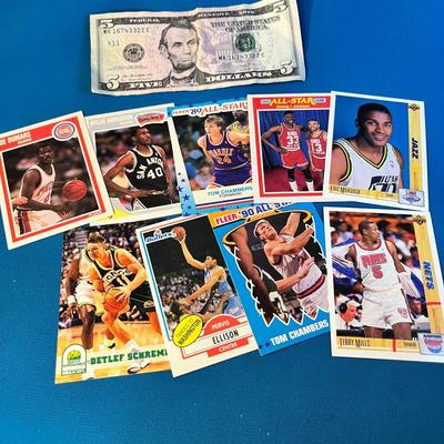 GROUP OF 9 BASKETBALL CARDS- EARLY 90's