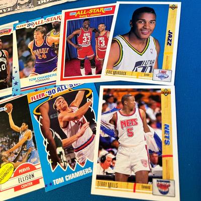 GROUP OF 9 BASKETBALL CARDS- EARLY 90's