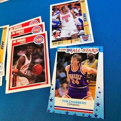 GROUP OF 14 BASKETBALL CARDS