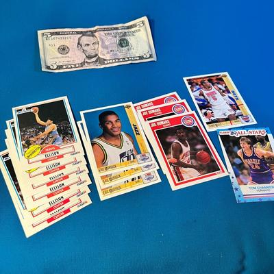 GROUP OF 14 BASKETBALL CARDS