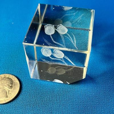 CRYSTAL CUBE w/LASER ETCHED TULIPS IN CENTER