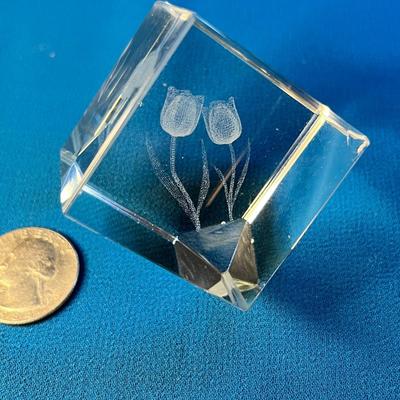 CRYSTAL CUBE w/LASER ETCHED TULIPS IN CENTER