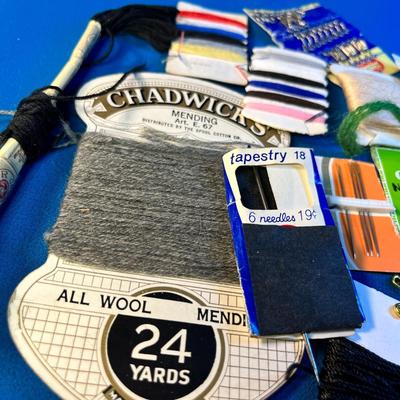 GROUP OF ASSORTED YARNS, THREAD, SEWING NEEDLES, SAFETY PINS