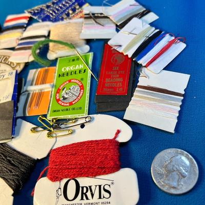 GROUP OF ASSORTED YARNS, THREAD, SEWING NEEDLES, SAFETY PINS