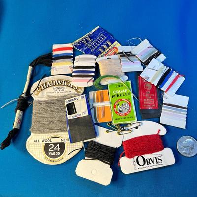 GROUP OF ASSORTED YARNS, THREAD, SEWING NEEDLES, SAFETY PINS
