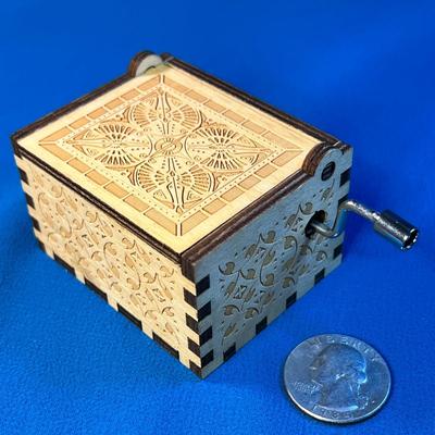 CHARMING ENGRAVED DETAILED DESIGN WOODEN MUSIC BOX "YOU ARE MY SUNSHINE"