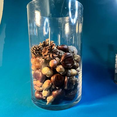 CLEAR GLASS CYLINDER VASE WITH AUTUMN ACORNS, CHESTNUTS AND PINECONES