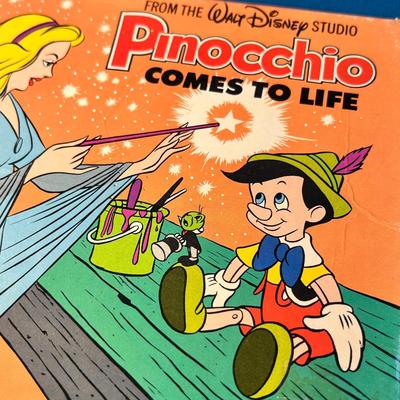 VINTAGE 8MM FILM WALT DISNEY STUDIO "PINOCCHIO COMES TO LIFE" IN ORIGINAL BOX