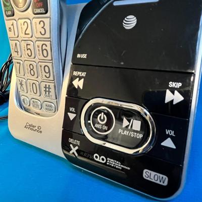 CORDLESS LANDLINE TELEPHONE: CALLER ID, MESSAGE MACINE