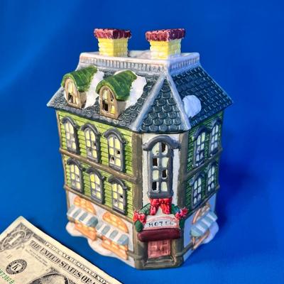 CERAMIC OLD FASHIONED HOTEL CHRISTMAS VILLAGE BUILDING