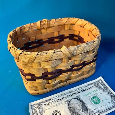 AMISH HERSHBERGER OAK BOTTOM BASKET, SIGNED