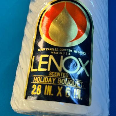 LENOX "HOLIDAY BOUQUET" SCENTED SWIRLED 6" PILLAR CANDLE