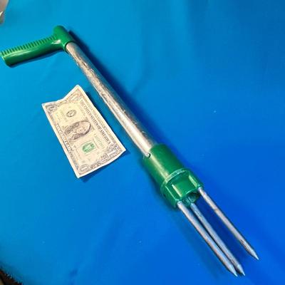 GARDEN 3-PRONG PISTOL GRIP WEEDING TOOL