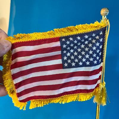 GOLD FRINGED U.S. DESKTOP FLAG w/LEATHER BASE