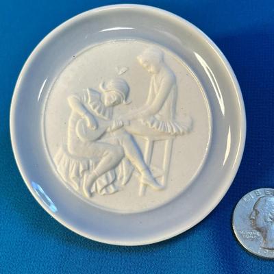 SMALL LLADRO PLATE w/BALLERINA & MANDOLINIST SCENE
