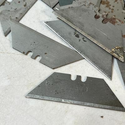 GROUP OF UTILITY KNIFE BLADES  OVER 250