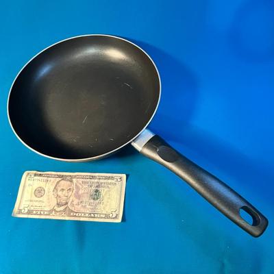 PROCTOR SILEX ALUMINUM NON-STICK 9-1/2" SKILLET