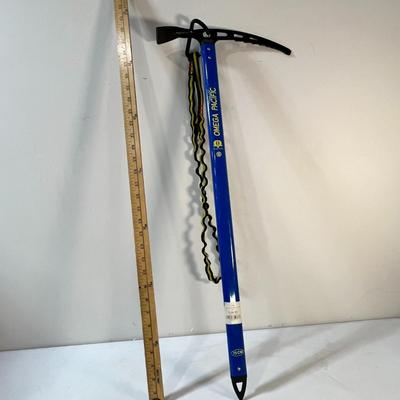 OMEGA PACIFIC MOUNTAIN AXE w/ CARABINER AND STRAP