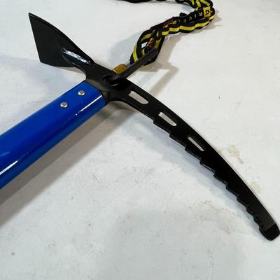 OMEGA PACIFIC MOUNTAIN AXE w/ CARABINER AND STRAP
