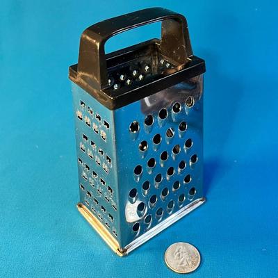 SMALL 4 PANEL BOX GRATER/ ZESTER