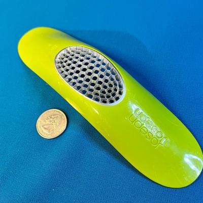 JOSEPH JOSEPH GARLIC ROCKER CRUSHER MINCER TOOL
