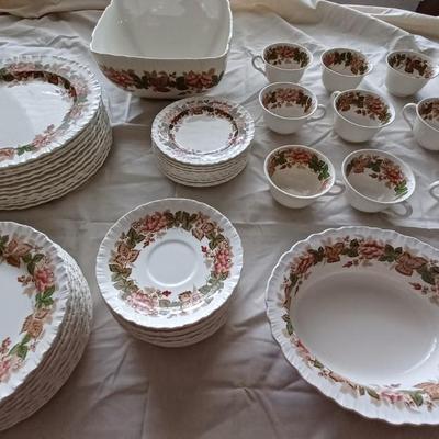 Wedgwood WildBriar Pattern #TK423 1957 60 pieces