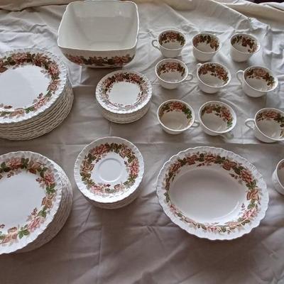 Wedgwood WildBriar Pattern #TK423 1957 60 pieces