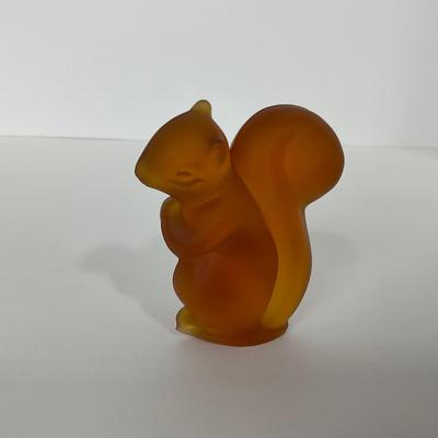 -89- FOSTORIA | Amber Satin Sitting Squirrel