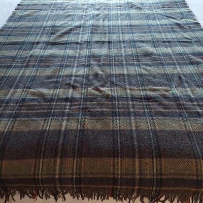 Plaid Wool Throws (UB3-BBL)