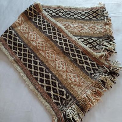 Hand Woven Blankets, Scarves and Tapestries (UB3-BBL)